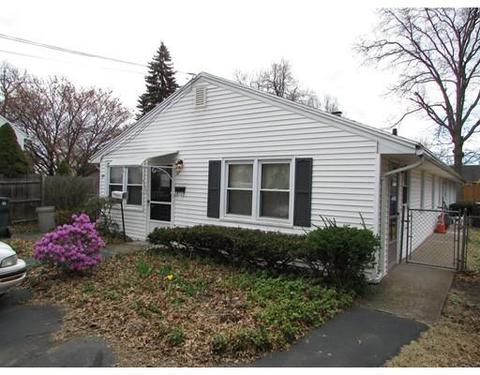 57 Campechi St, Springfield, MA 01104 photo 2