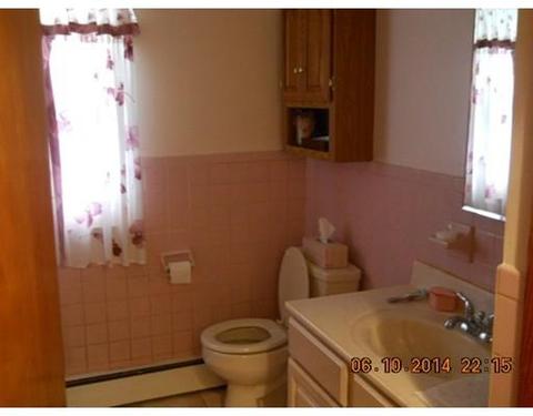 57 Campechi St, Springfield, MA 01104 photo 6
