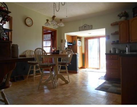 32 Thorne St, Worcester, MA 01604 photo 5