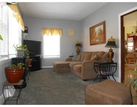 32 Thorne St, Worcester, MA 01604 photo 3