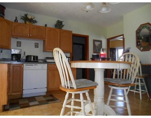 32 Thorne St, Worcester, MA 01604 photo 8