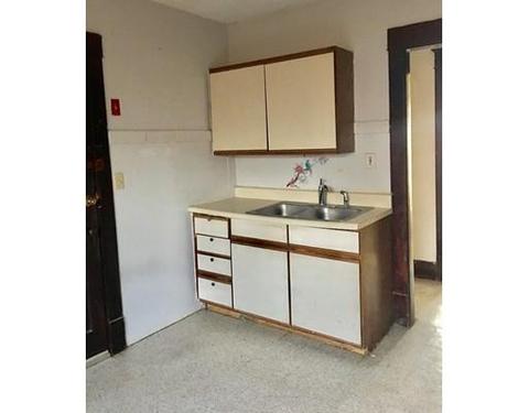 46 Harvey St, Springfield, MA 01119 photo 4