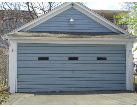 582 Armory St, Springfield, MA 01104 photo 3