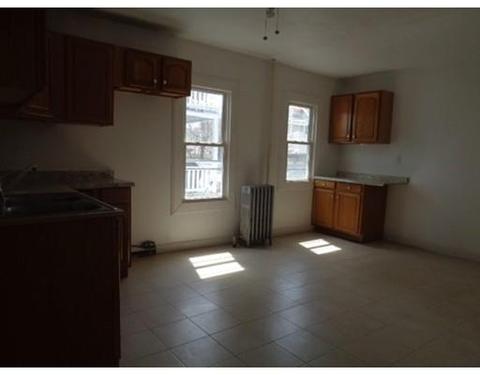 582 Armory St, Springfield, MA 01104 photo 6