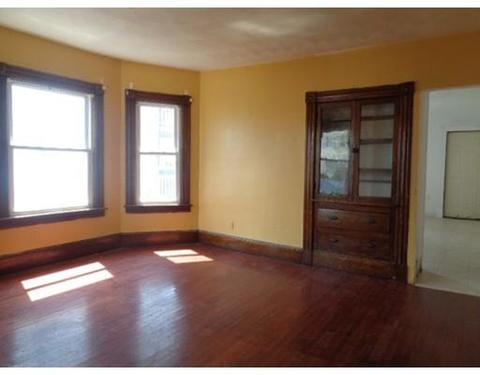 582 Armory St, Springfield, MA 01104 photo 8