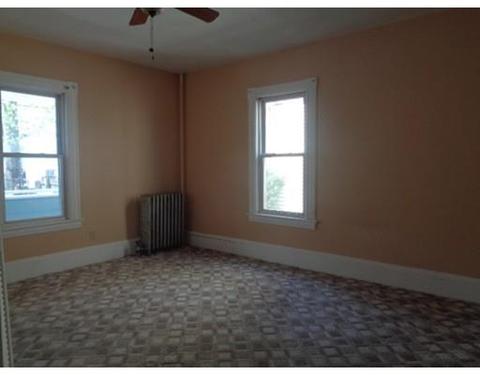 582 Armory St, Springfield, MA 01104 photo 9