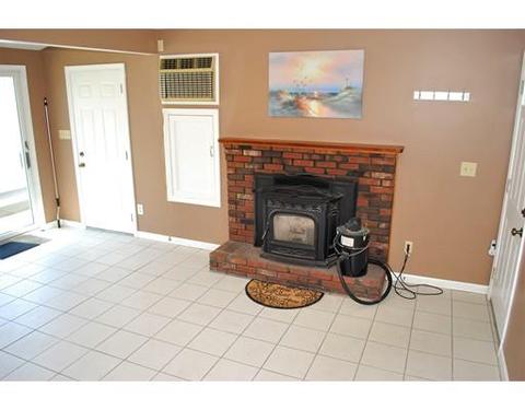 130 4th Ave, Chicopee, MA 01020 photo 2