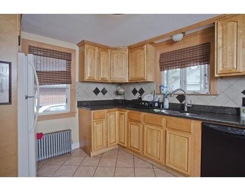 69 Abbott St, Springfield, MA 01118 photo 8