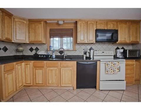 69 Abbott St, Springfield, MA 01118 photo 5