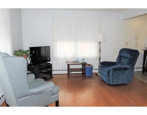 52 Carnavon Cir, Springfield, MA 01109 photo 2
