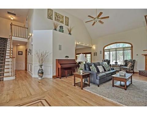 8 River Bend Rd, Upton, MA 01568 photo 4