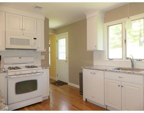 7 Marion Ave, Andover, MA 01810 photo 9