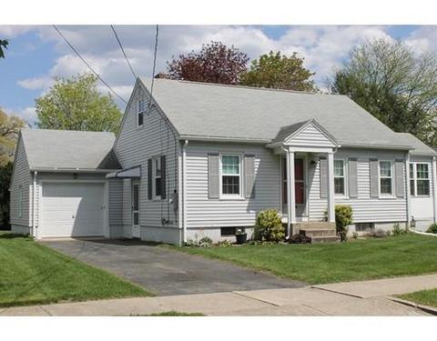 55 Gillette Cir, Springfield, MA 01118 photo 2