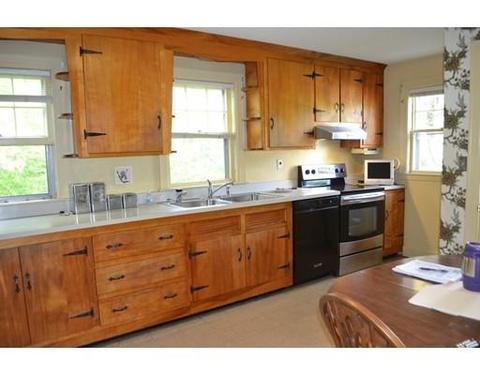 30 Newport St, Fall River, MA 02720 photo 3
