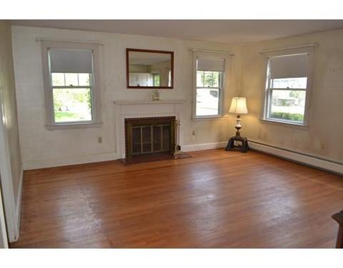 30 Newport St, Fall River, MA 02720 photo 9
