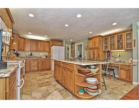 2 Tyler Rd, Upton, MA 01568 photo 9