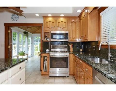 10 Beacon St, Danvers, MA 01923 photo 2
