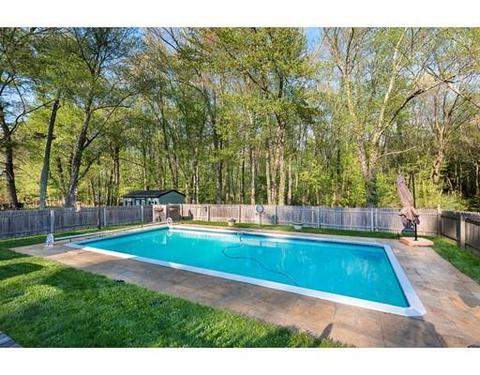 504 Forest Hills Rd, Springfield, MA 01128 photo 8
