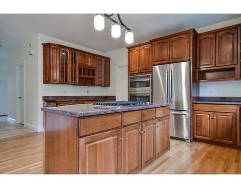 20 Hickory Rd, Wellesley, MA 02482 photo 2