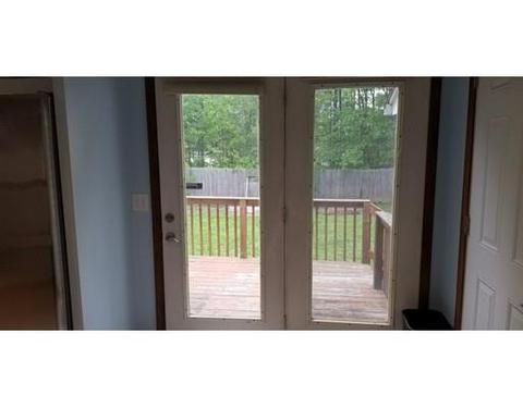 496 Cooley St, Springfield, MA 01128 photo 9