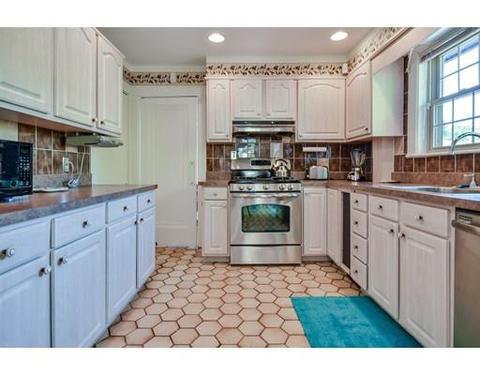72 Beaufort Ave, Needham, MA 02492 photo 9