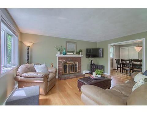 2 D St, Reading, MA 01867 photo 4