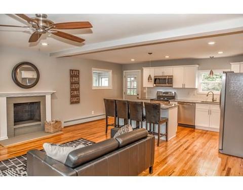 76 Emmet St, Springfield, MA 01119 photo 3