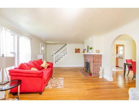 702 Allen St, Springfield, MA 01118 photo 2