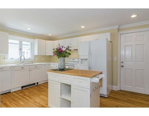 35 Beach St, Marblehead, MA 01945 photo 9