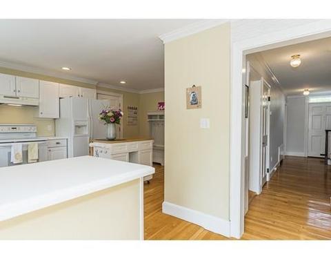 35 Beach St, Marblehead, MA 01945 photo 12