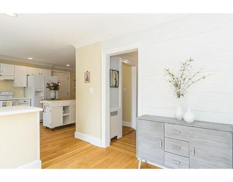 35 Beach St, Marblehead, MA 01945 photo 13