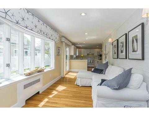 35 Beach St, Marblehead, MA 01945 photo 7