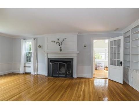 35 Beach St, Marblehead, MA 01945 photo 5
