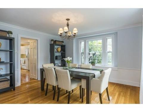 35 Beach St, Marblehead, MA 01945 photo 2