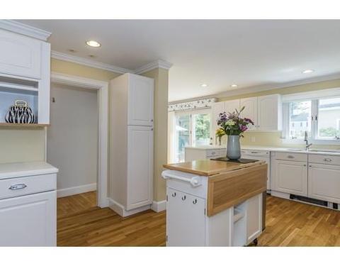 35 Beach St, Marblehead, MA 01945 photo 10