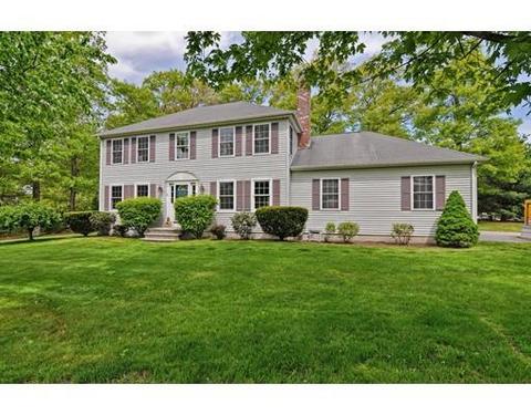 56 Maple St, Plainville, MA 02762 photo 2