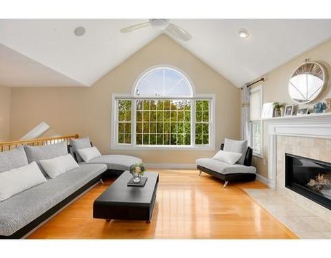 6 Mauriello Dr, Stoneham, MA 02180 photo 3
