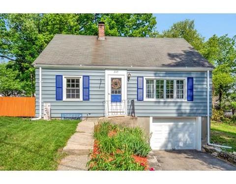 243 Heard St, Worcester, MA 01604 photo 2