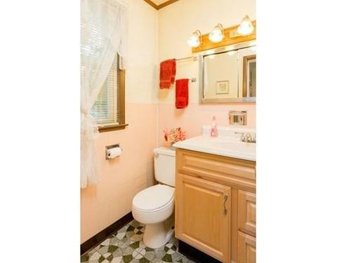 55 Crown St, Springfield, MA 01108 photo 4