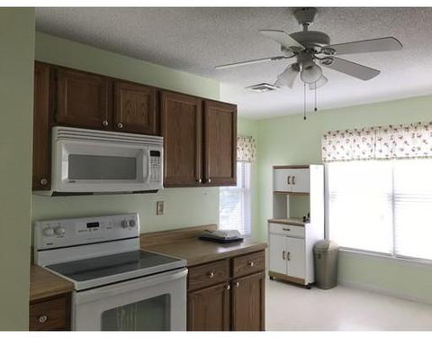 11 Castlegate Dr #B, Springfield, MA 01129 photo 6