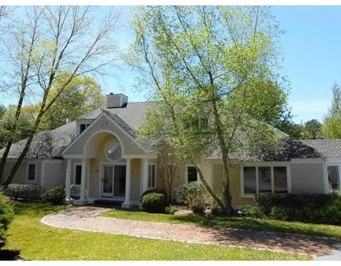 135 Paddock Cir, Mashpee, MA 02649 photo 2
