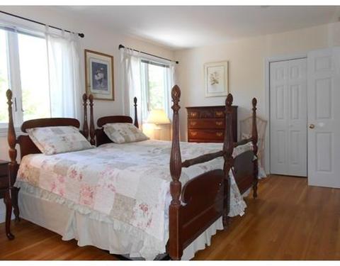 135 Paddock Cir, Mashpee, MA 02649 photo 16
