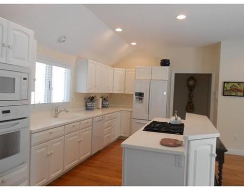 135 Paddock Cir, Mashpee, MA 02649 photo 8