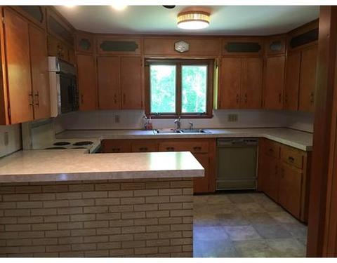 81 Lakeside Ave, Webster, MA 01570 photo 4