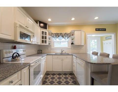 577 Hanover St, Fall River, MA 02720 photo 3