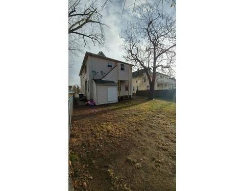 98 Andrew St, Springfield, MA 01109 photo 3
