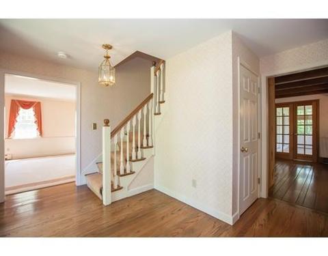 27 Charles St, Hingham, MA 02043 photo 4