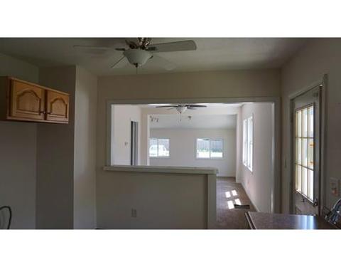 52 Emily St, Springfield, MA 01109 photo 5