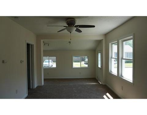 52 Emily St, Springfield, MA 01109 photo 6