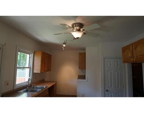 52 Emily St, Springfield, MA 01109 photo 3